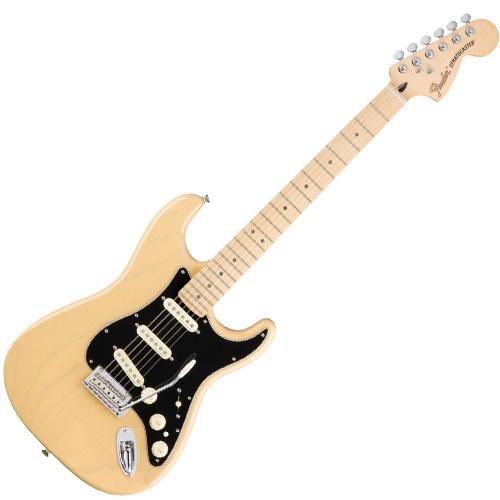 Fender 0147102307 Deluxe Stratocaster Maple in Vintage Blonde w/Gig Bag
